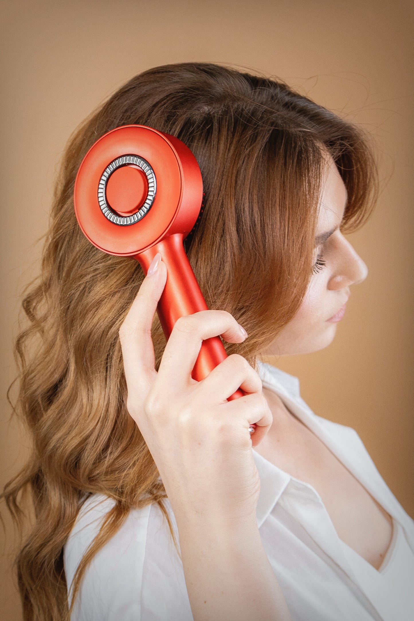 Electric serum applicator brush
